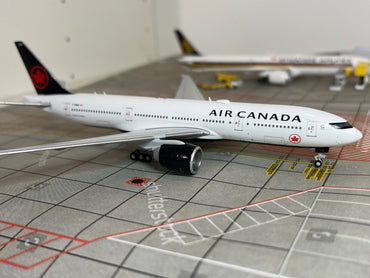 Gemini Jets 1:400 Air Canada Boeing 777-200LR 'New Colours - Flaps Up' C-FNND